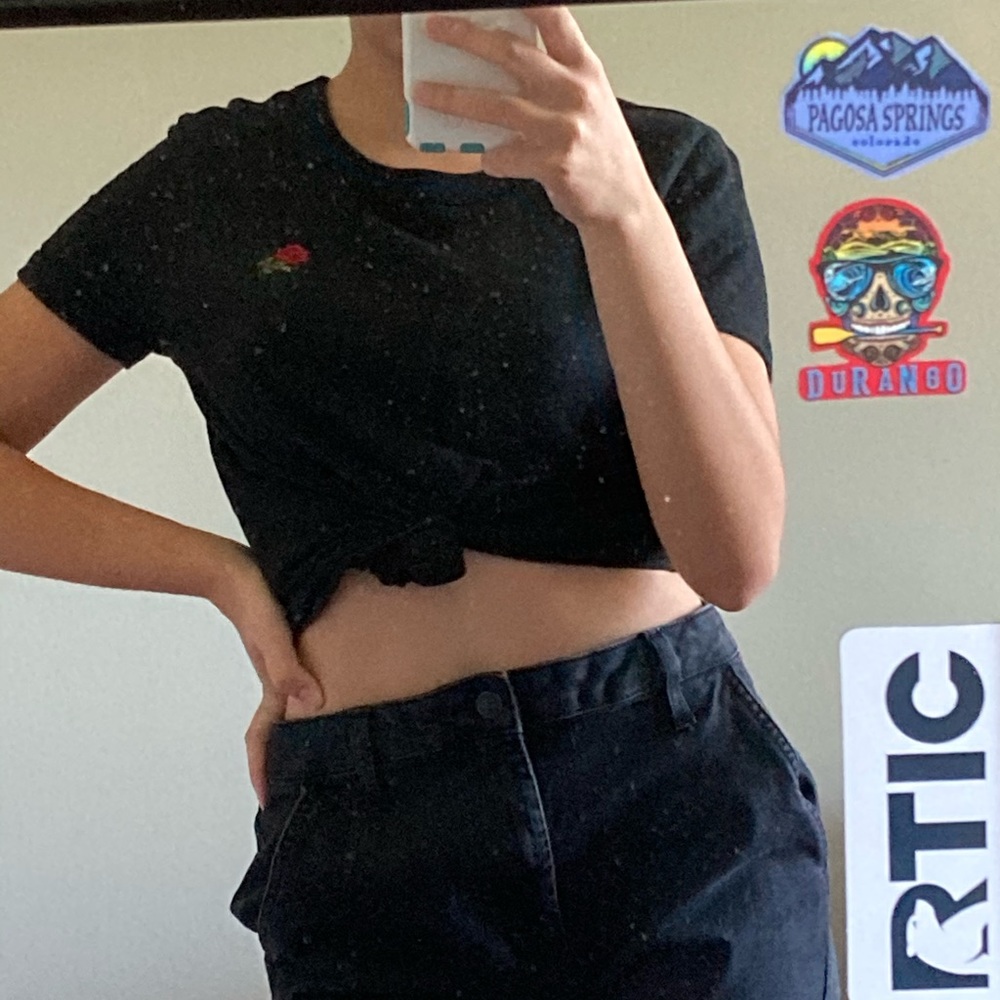 Black fitted tee